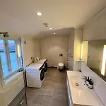 2 Bedrooms Close To Centre With Free Parking - Perfect For Ons