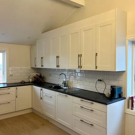 2 Bedrooms Close To Centre With Free Parking - Perfect For Ons Daire *