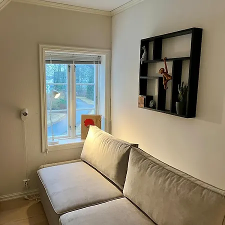 2 Bedrooms Close To Centre With Free Parking - Perfect For Ons *