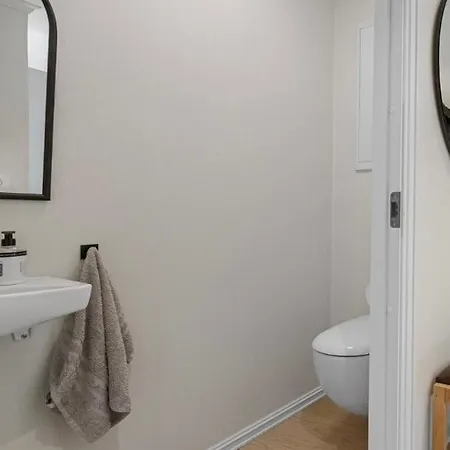 2 Bedrooms Close To Centre With Free Parking - Perfect For Ons アパート