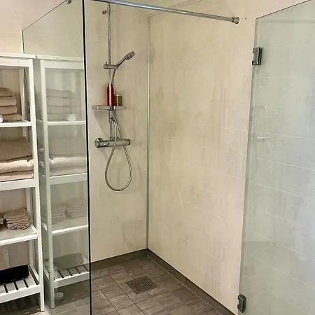 2 Bedrooms Close To Centre With Free Parking - Perfect For Ons Leilighet *