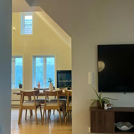 2 Bedrooms Close To Centre With Free Parking - Perfect For Ons *