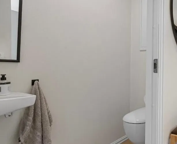 2 Bedrooms Close To Centre With Free Parking - Perfect For Ons Daire