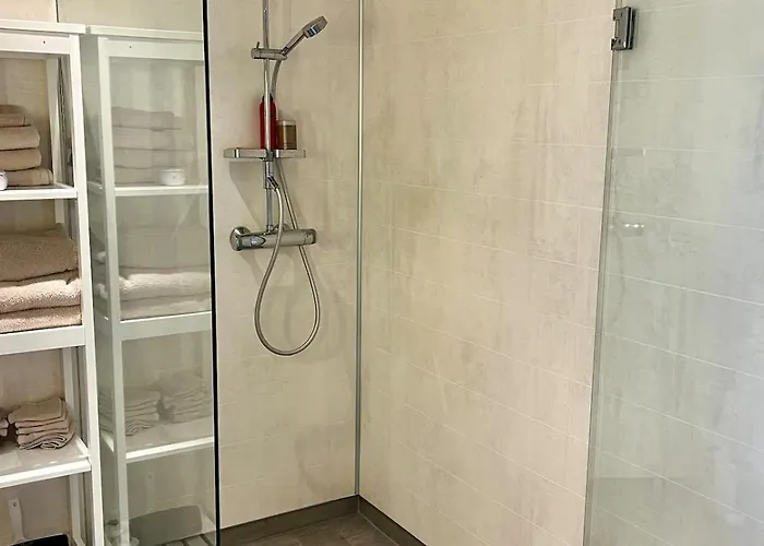 2 Bedrooms Close To Centre With Free Parking - Perfect For Ons Daire *