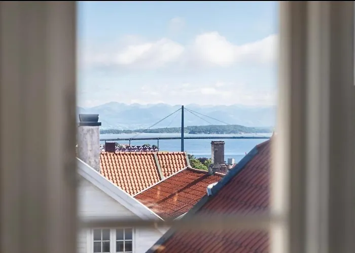 2 Bedrooms Close To Centre With Free Parking - Perfect For Ons Apartman