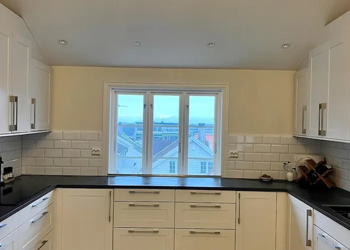 2 Bedrooms Close To Centre With Free Parking - Perfect For Ons Daire